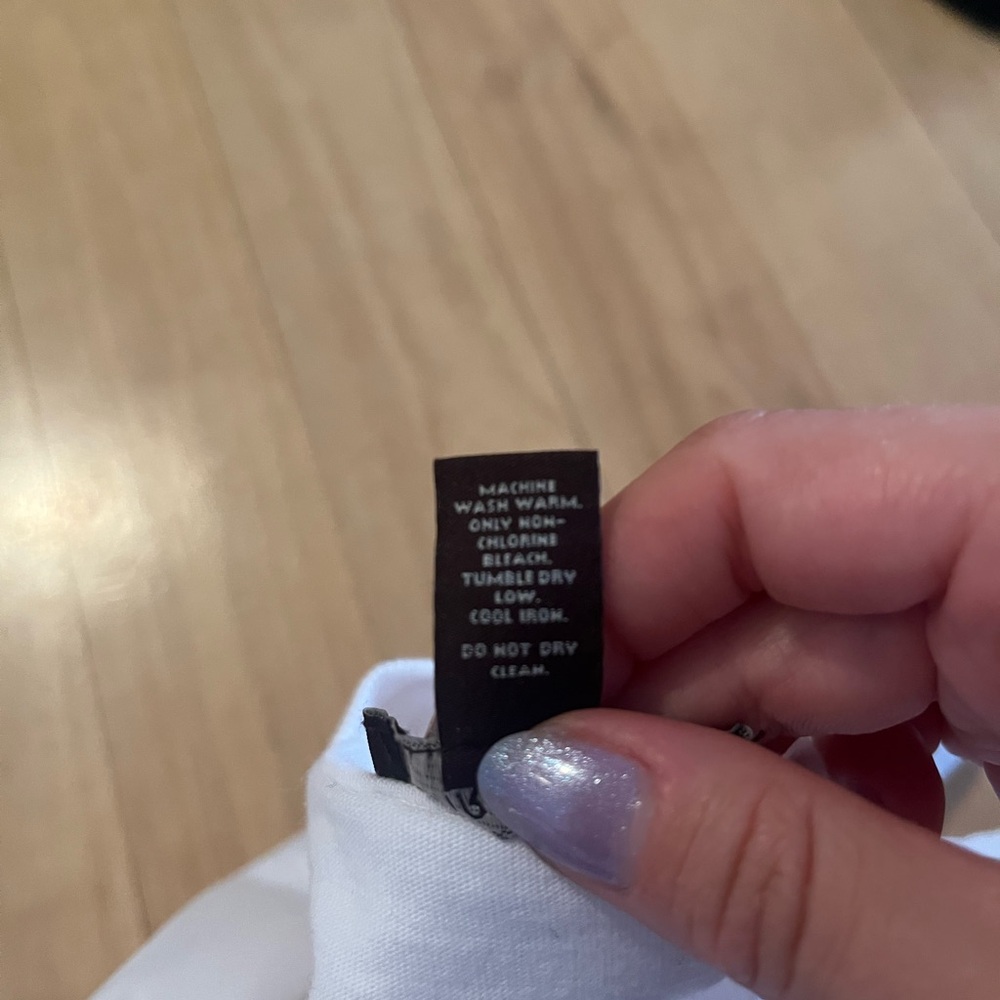 White Graphic T-Shirt Love Henri Design vintage like new Henri Bendel med/large - Picture 5 of 6